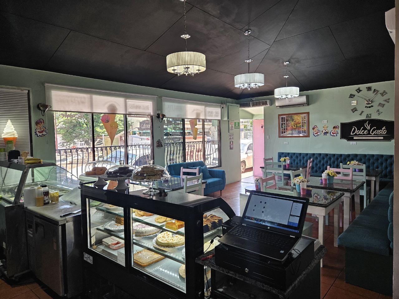Mostrador de postres y cafetería