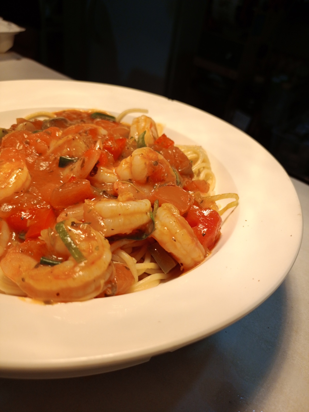 Pasta con camarones preparada en la cocina de Mi Tierra